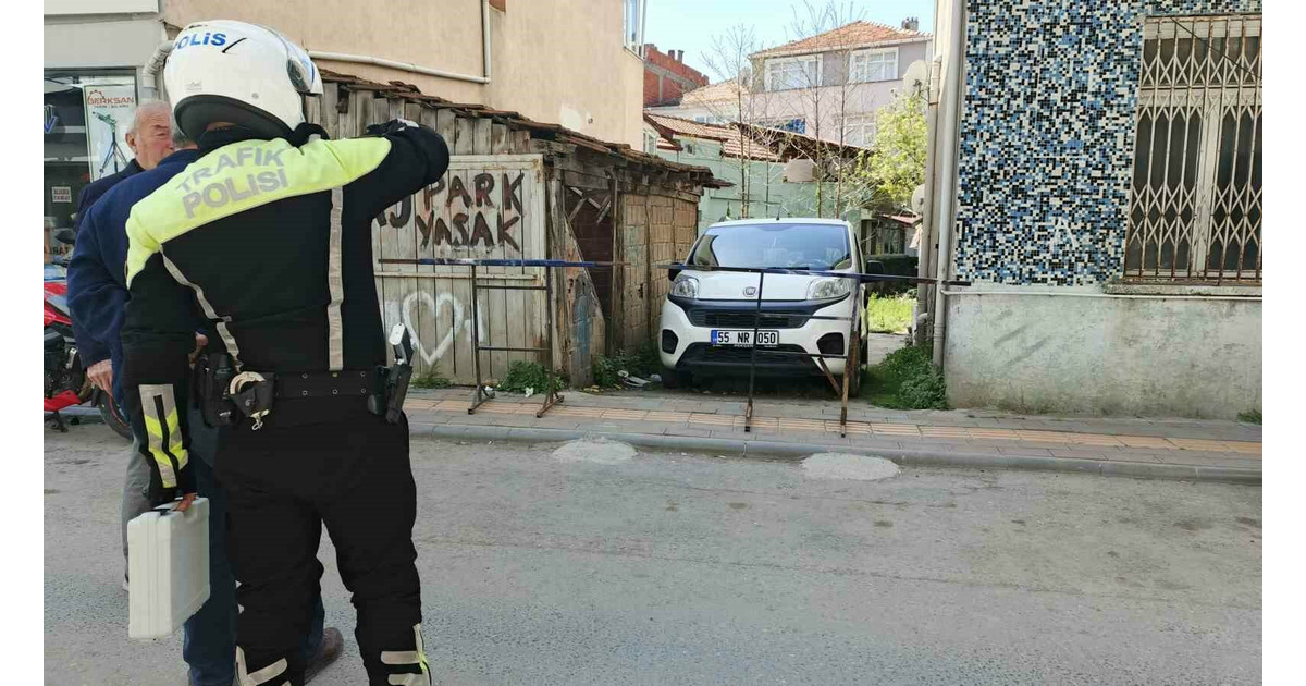 Kaldırımı kapatan bariyer kazaya neden oldu: 2 yaşındaki çocuk yaralandı
