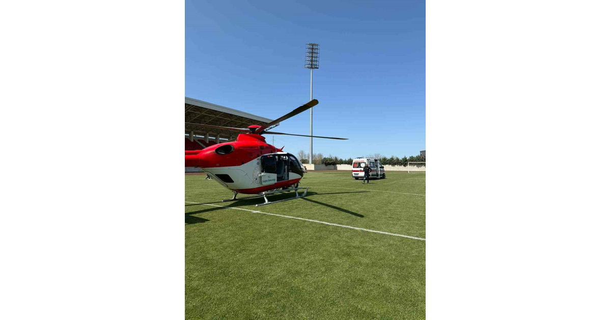 Gökyüzünden umut: Solunum sıkıntısı yaşayan bebek helikopterle taşındı
