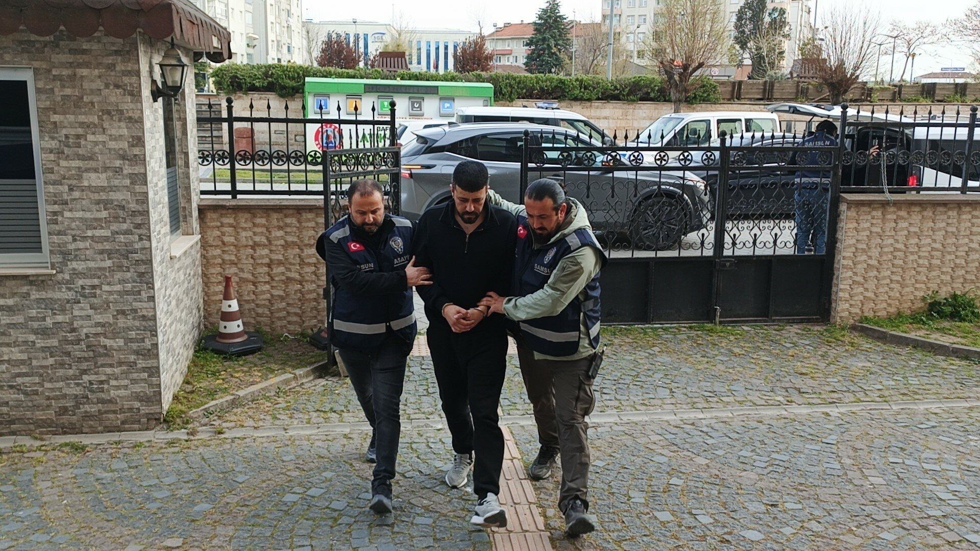 Cinayetin Azmettiricisi ve Kardeşi Tutuklandı - Bafra’da işlenen cinayette azmettirici olduğu öne sürülen Mustafa Yüksel ile kardeşi Mesut Yüksel tutuklandı.