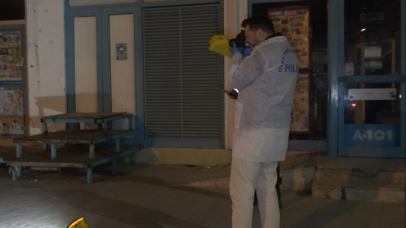 Husumet kavgası dehşete dönüştü:Bafra’da şişler konuştu, 3 yaralı - Samsun’un Bafra ilçesinde iki grup arasında çıkan kavgada 2 kişi kesici aletle yaralanırken, 1 kişi de darp edildi.