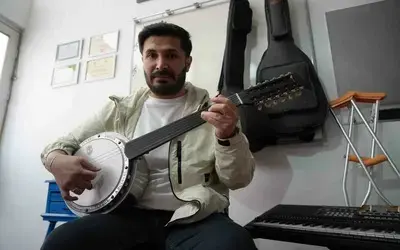 Trafik kazası sonrası engelli kalan genç öğretmenin azmi
