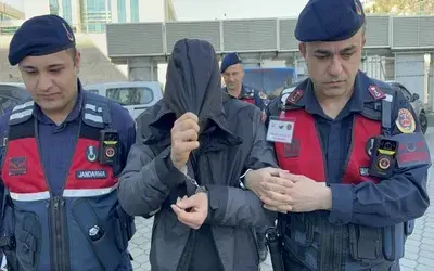 Evinde kokain, uyuşturucu hap ve esrar ele geçti
