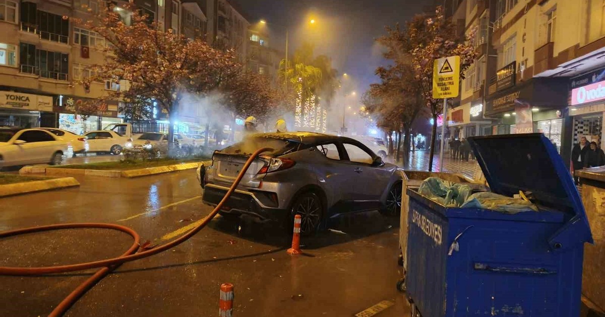 Babasıyla tartıştı, park halindeki aracı yaktı
