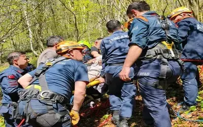 Atakum'da kayalıklardan düşen şahıs yaralandı
