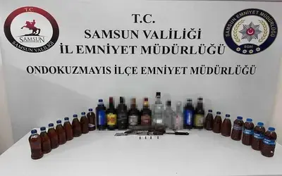 Alkollü sürücünün aracından sahte içki çıktı
