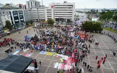 Samsun’da yağmur altında 1 Mayıs kutlaması
