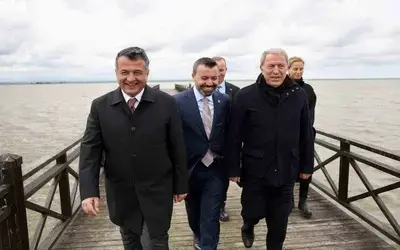 TBMM Milli Savunma Komisyonu Başkanı Akar, Kızılırmak Deltası Kuş Cenneti’ni gezdi
