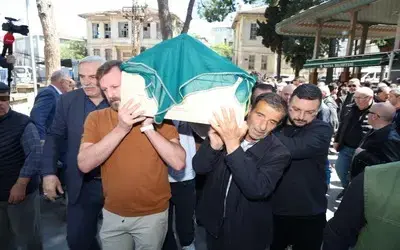 Motosiklet kazasında hayatını kaybeden 17 yaşındaki Ela son yolculuğuna uğurlandı
