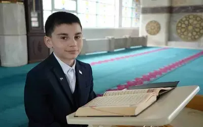 Ezanıyla yürekleri mest eden öğrenci bu kez Kur’an-ı Kerim tilavetinde zirvede

