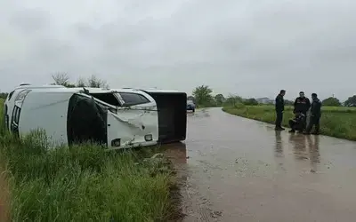 Virajı alamayan pikap takla attı: 2 yaralı
