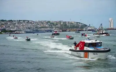 ’gemilerin Denizden Tören Geçişi’ne Yoğun İlgi
