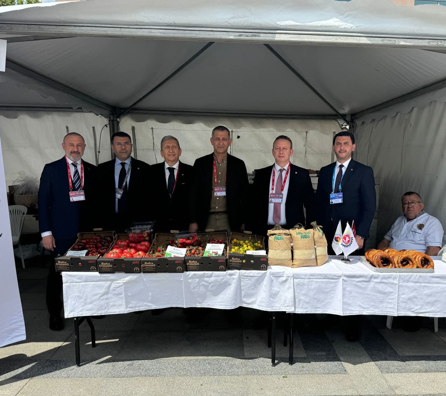 Başkan Kocabaş: “ülkemiz Ve İşDünyamız İçin Üretmeye, Çalışmaya Devam Ediyoruz” - Bafra Ticaret ve Sanayi Odası Yönetim Kurulu Başkanı Serdal Sefa Kocabaş, Türkiye Odalar ve Borsalar Birliği’nin (TOBB) 82. Genel Kurulu’na katıldı. TOBB Ekonomi ve Teknoloji Üniversitesi’nde gerçekleştirilen genel kurul programına Ticaret Bakanı Ömer Bolat ve TOBB Başkanı M. Rifat Hisarcıklıoğlu da iştirak etti.