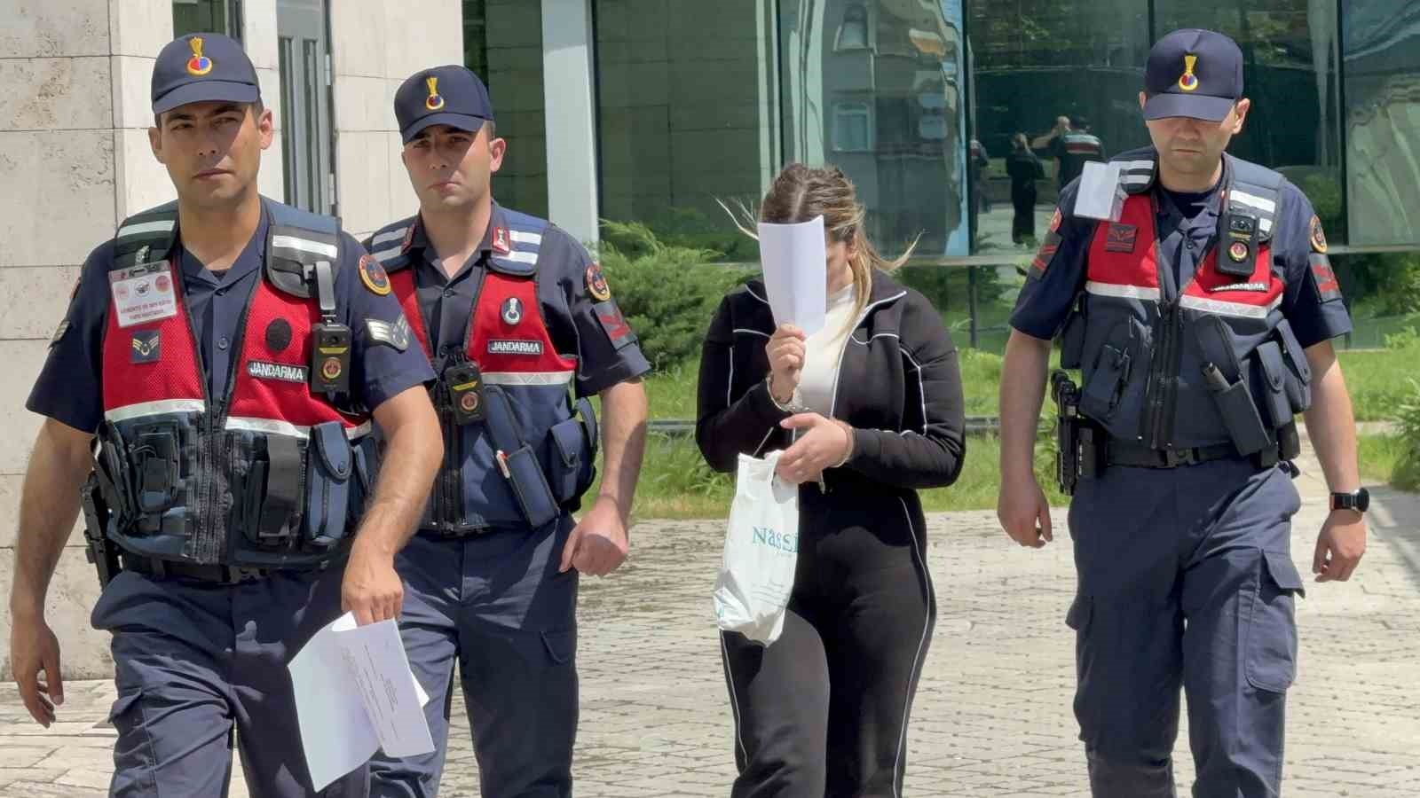 22 Yaşındaki Genç Kız 47Bin Adet Uyuşturucu Hapla Yakalandı - Samsun’da jandarma ekiplerince düzenlenen operasyonda 47 bin 769 adet sentetik ecza uyuşturucu hapla yakalanan 22 yaşındaki genç kız çıkarıldığı Sulh Ceza Hakimliği tarafından tutuklanarak cezaevine gönderildi.