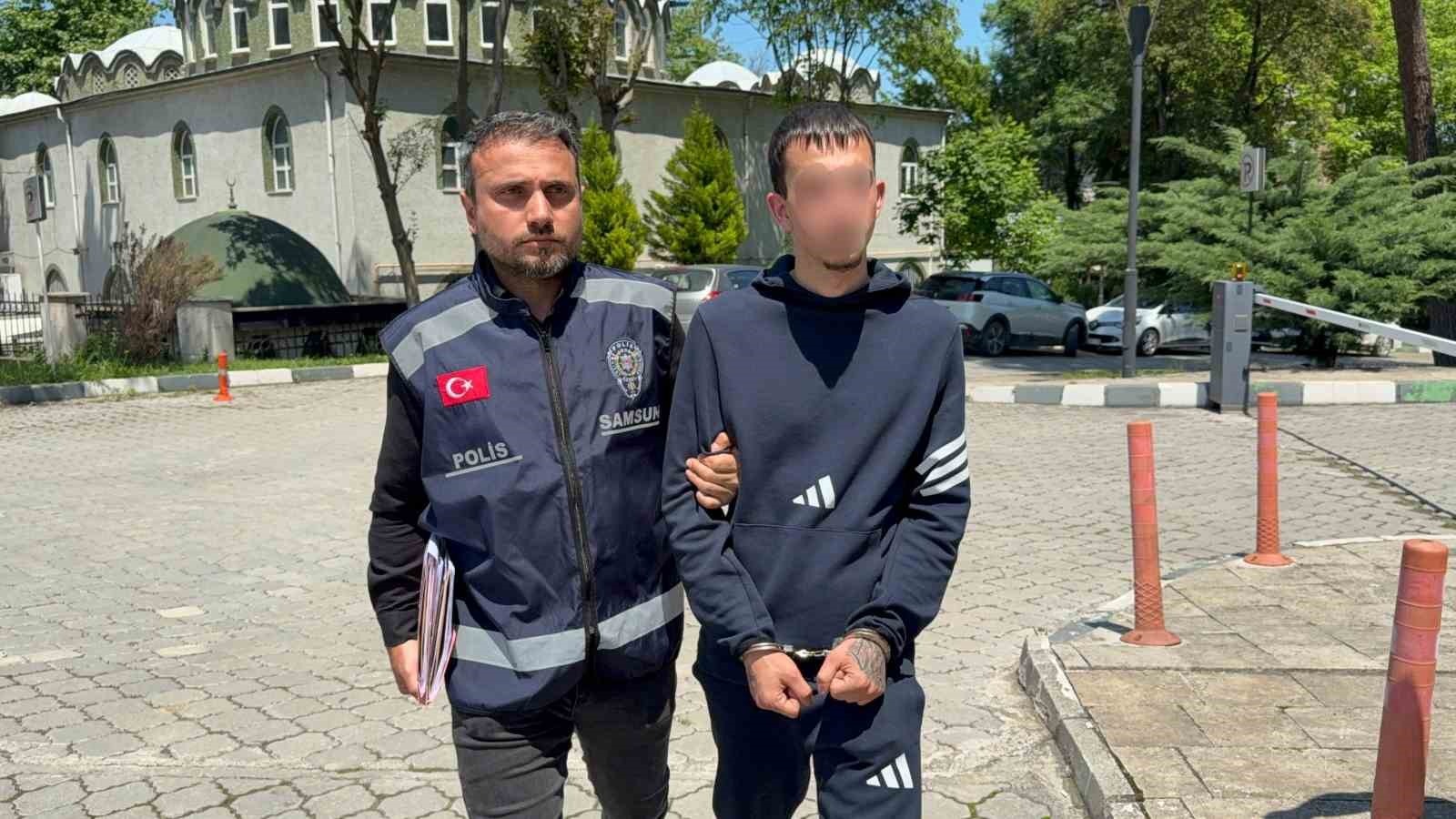 Park Halindeki Motosikletlere Zarar VeripBirini Çaldı: 18 Yaşındaki Şüpheli Yakalandı - Samsun’da park halindeki motosikletlere zarar verip birini çalan 18 yaşındaki şüpheli, polis ekiplerinin çalışması sonucu yakalanarak adliyeye sevk edildi.
