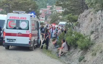 Vezirköprü'de Traktör Uçuruma Yuvarlandı: 1 Ölü, 1 Yaralı
