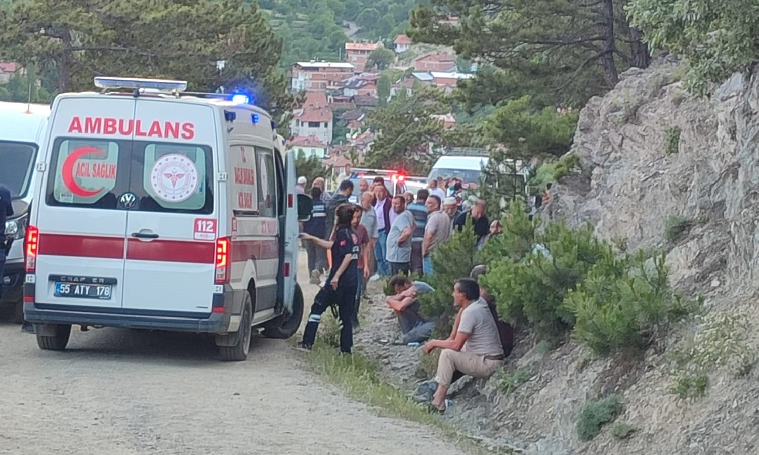 Vezirköprü'de Traktör Uçuruma Yuvarlandı:1 Ölü, 1 Yaralı - Samsun’un Vezirköprü ilçesinde traktörün uçuruma yuvarlanması sonucu meydana gelen kazada sürücü hayatını kaybederken, 1 kişi de yaralandı.
