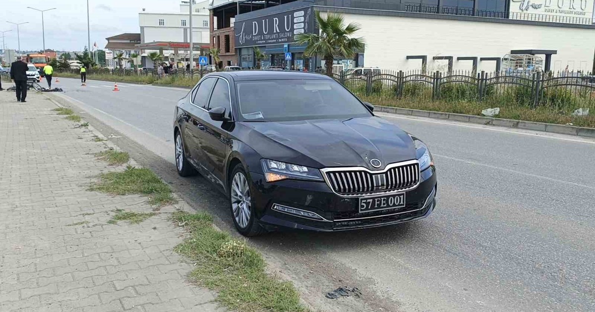 Erfelek Belediye Başkanı’nın Makam Aracının Çarptığı Bisikletli Yaralandı
