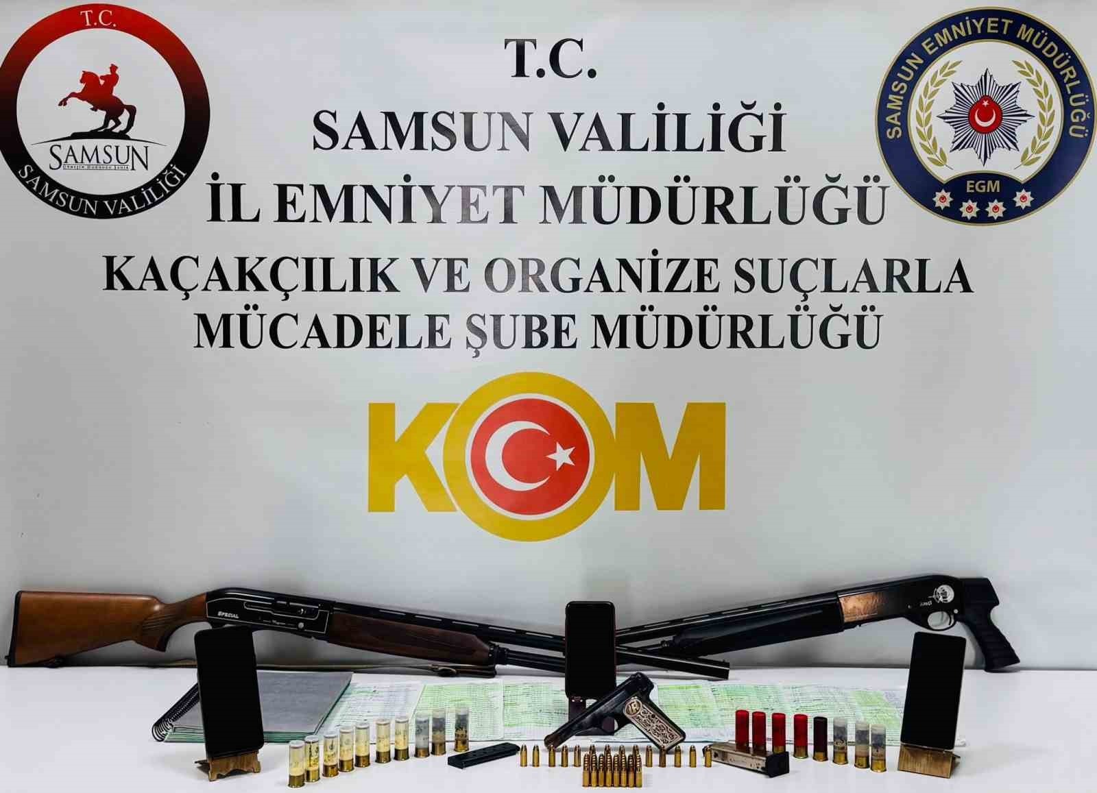Tefecilik Operasyonunda 3 Şüpheli Gözaltında
 - Samsun’da tefecilik suçuna yönelik düzenlenen operasyonda 3 şüpheli gözaltına alınırken, ruhsatsız silahlar ve çok sayıda dokümana el konuldu.