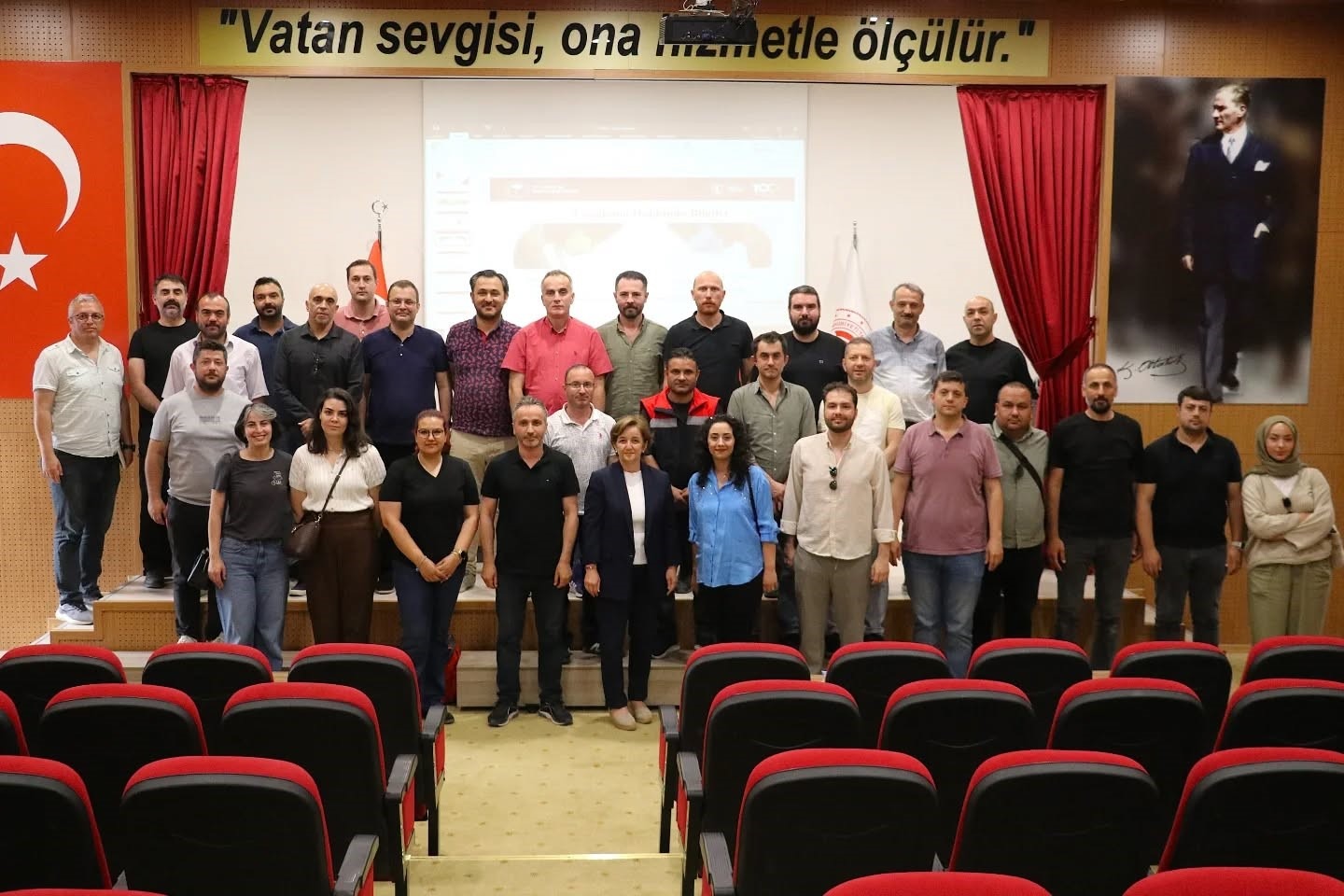 Samsun’da Gekis Eğitimi:Hayvancılıkta Dijital Takip Güçleniyor - Samsun’da hayvancılıkta dijital dönüşümün önemli adımlarından biri olan Güvenli Elektronik Küpe ve İzleme Sistemi (GEKİS) kapsamında personellere yönelik kapsamlı bir eğitim programı düzenlendi.