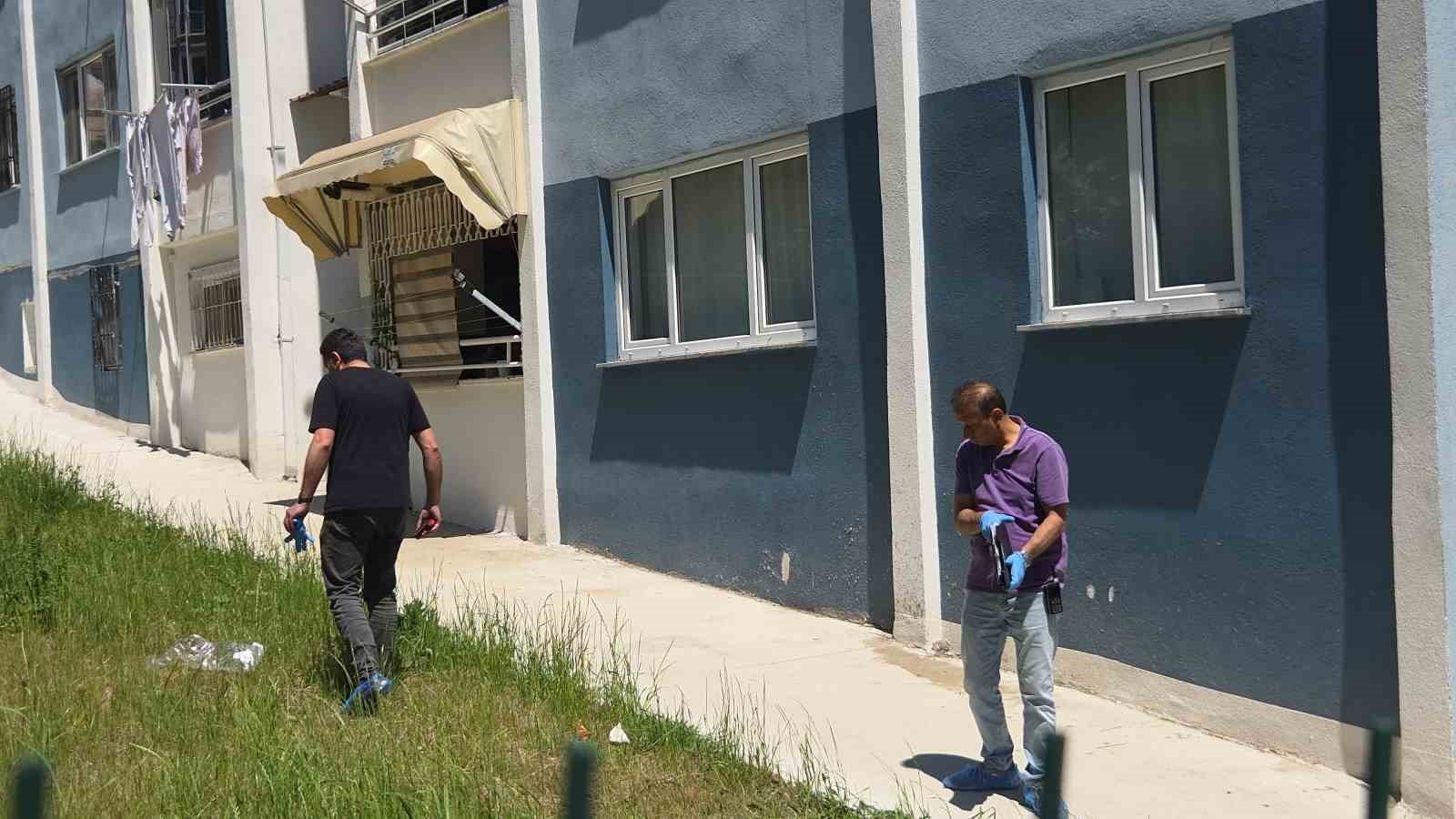 Samsun’da 11 Katlı Apartmanın1’nci Katından Düşen Adam Yaralandı - SAMSUN (İHA) – Samsun’un İlkadım ilçesinde 11 katlı apartmanın 1’nci katındaki pencereden düşen adam belinden yaralandı.
