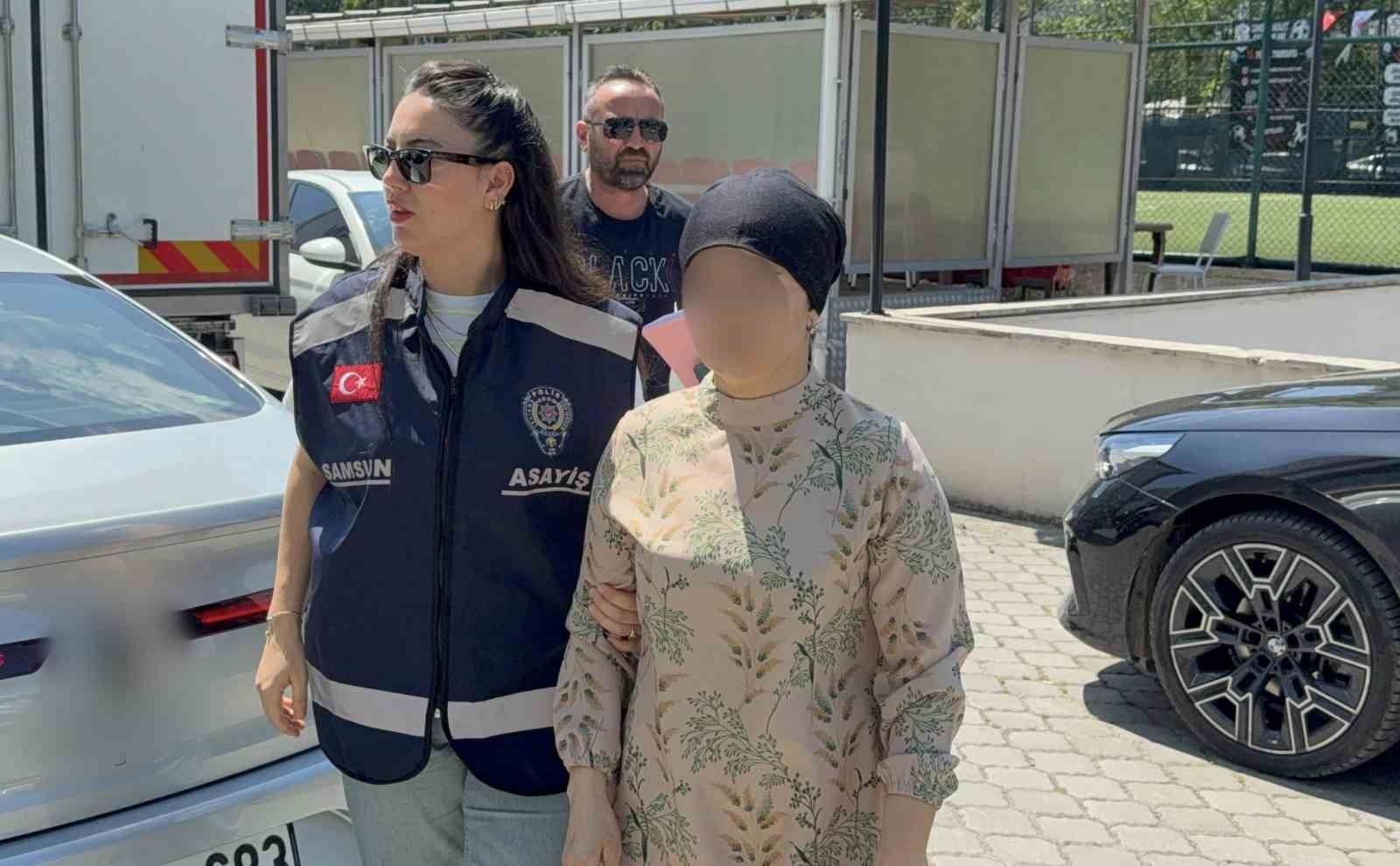 Evden 800 Bin Tl’likPırlanta Hırsızlığında Temizlikçiye Gözaltı - Samsun’da bir evden yaklaşık 800 bin lira değerindeki pırlanta bilekliğin çalınmasıyla ilgili evin temizlikçisi gözaltına alındı.