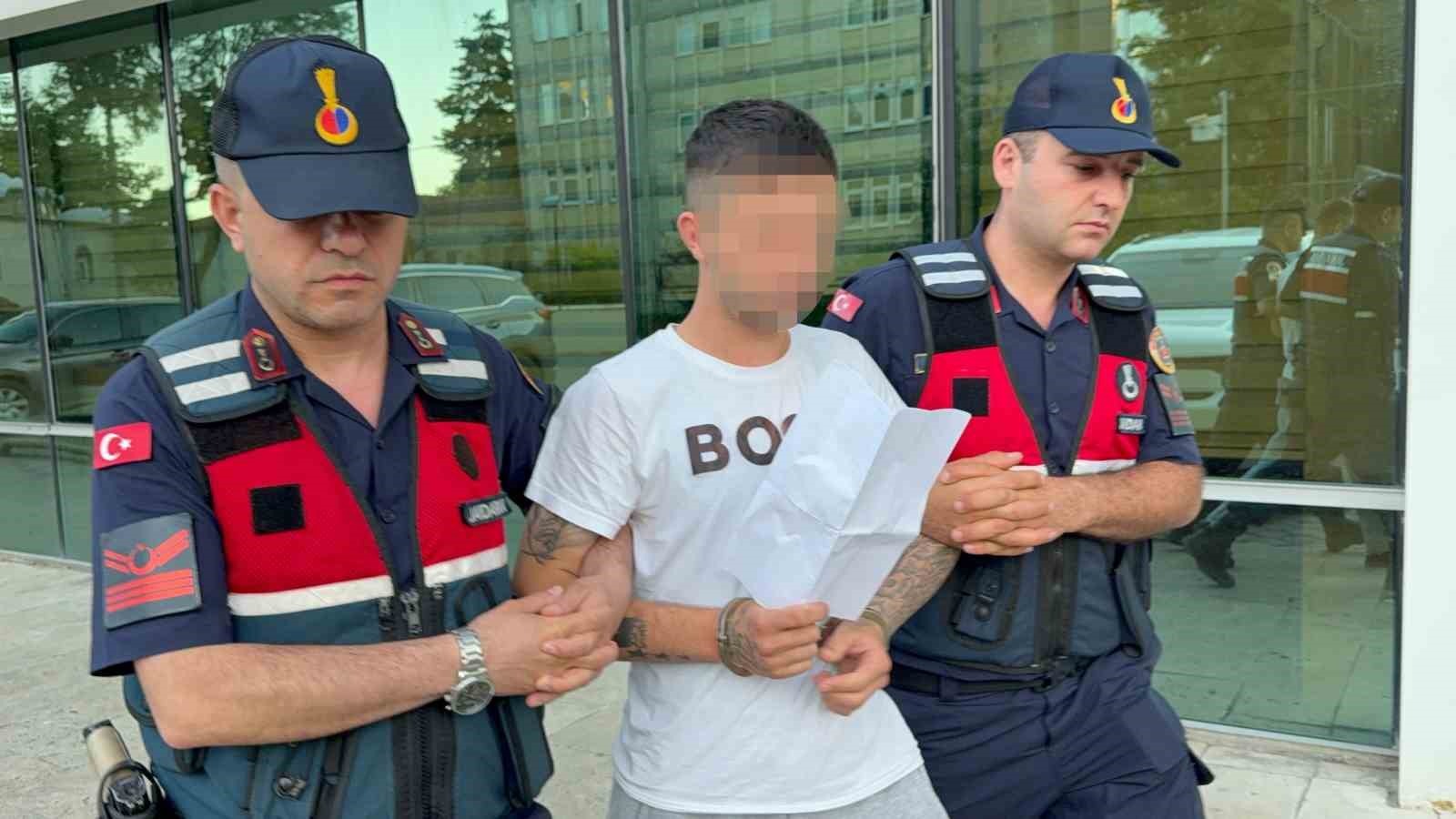 Uyuşturucu OperasyonundaYakalanan Genç Tutuklandı - Samsun’un Atakum ilçesinde düzenlenen uyuşturucu operasyonunda gözaltına alınan genç, çıkarıldığı mahkemece tutuklandı.