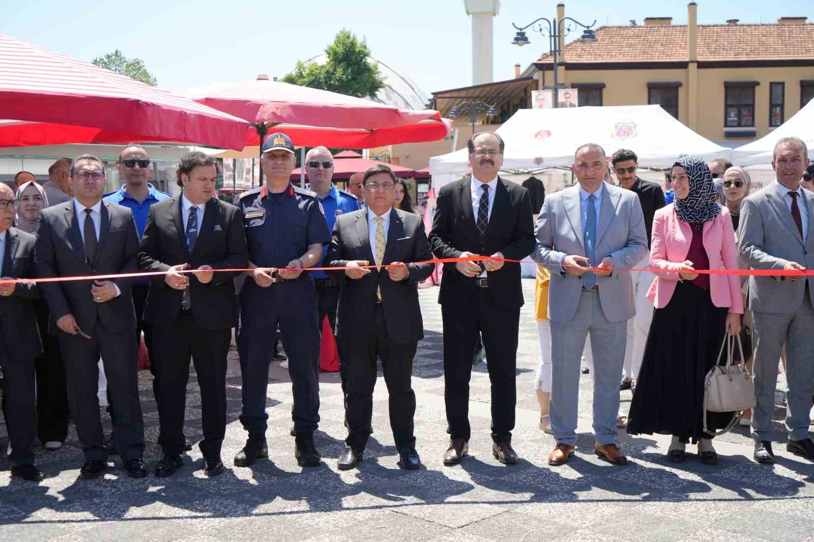 Cezaevlerinde Üretildi, Vatandaşla Buluştu
 - Samsun’da ceza infaz kurumlarında hükümlülerce üretilen ahşap ve el sanatları ürünleri, açılan sergide vatandaşların beğenisine sunuldu. Piyasa değerinin altında satışa çıkarılan ürünler yoğun ilgi gördü.