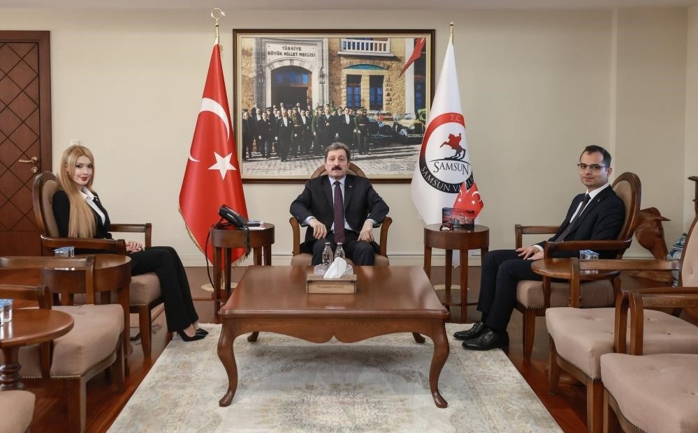 ’barbie Kaymakam’ Vali Yardımcısı Oldu
 - SAMSUN (İHA) – Geçen yıl Samsun’un Ladik ilçesine kaymakam olarak atanan ve görünümüyle ‘Barbie’ye benzetilen Tuğçe Orhan, Burdur Vali Yardımcısı olarak atandı.