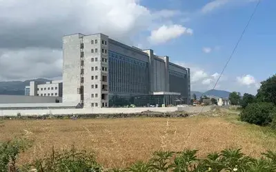 18 Metre Yükseklikten Düştü, Yaralı Kurtuldu

