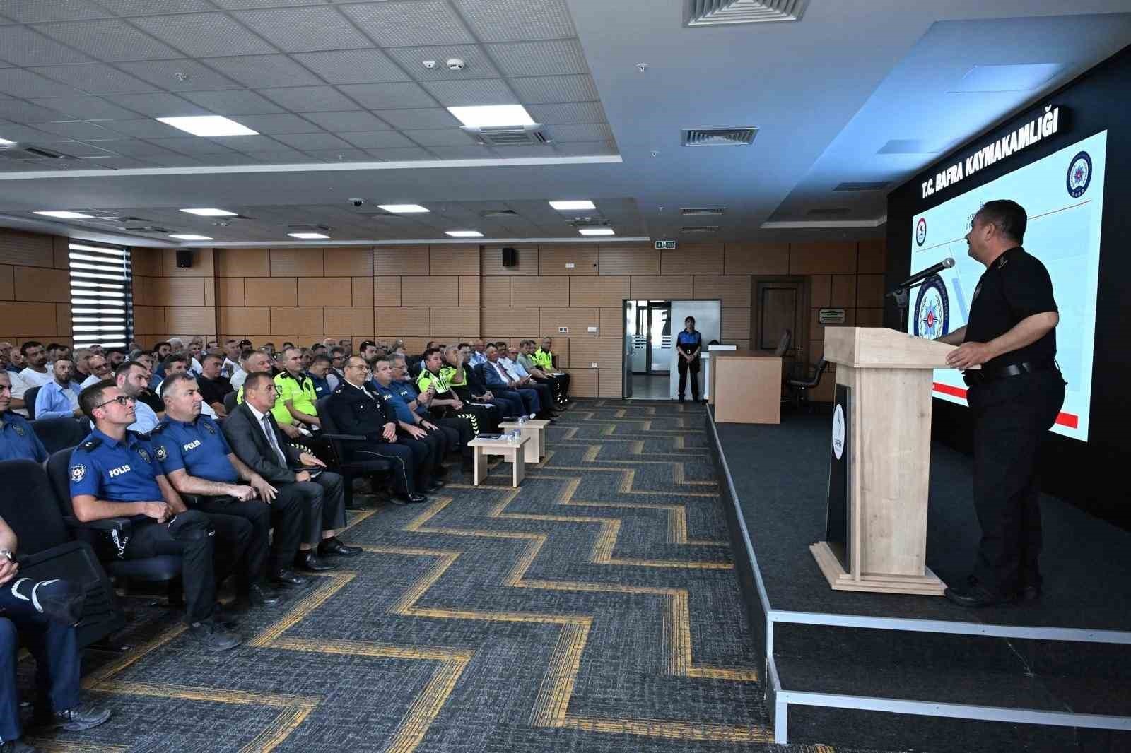 Emniyet Müdürü Arıbaş, Bafra’da TopluTaşıma Sektörü Temsilcileri İle Toplantı Yaptı - Samsun İl Emniyet Müdürü Ahmet Arıbaş, Bafra ilçesinde toplu taşıma sektörü temsilcileriyle bir araya geldi.