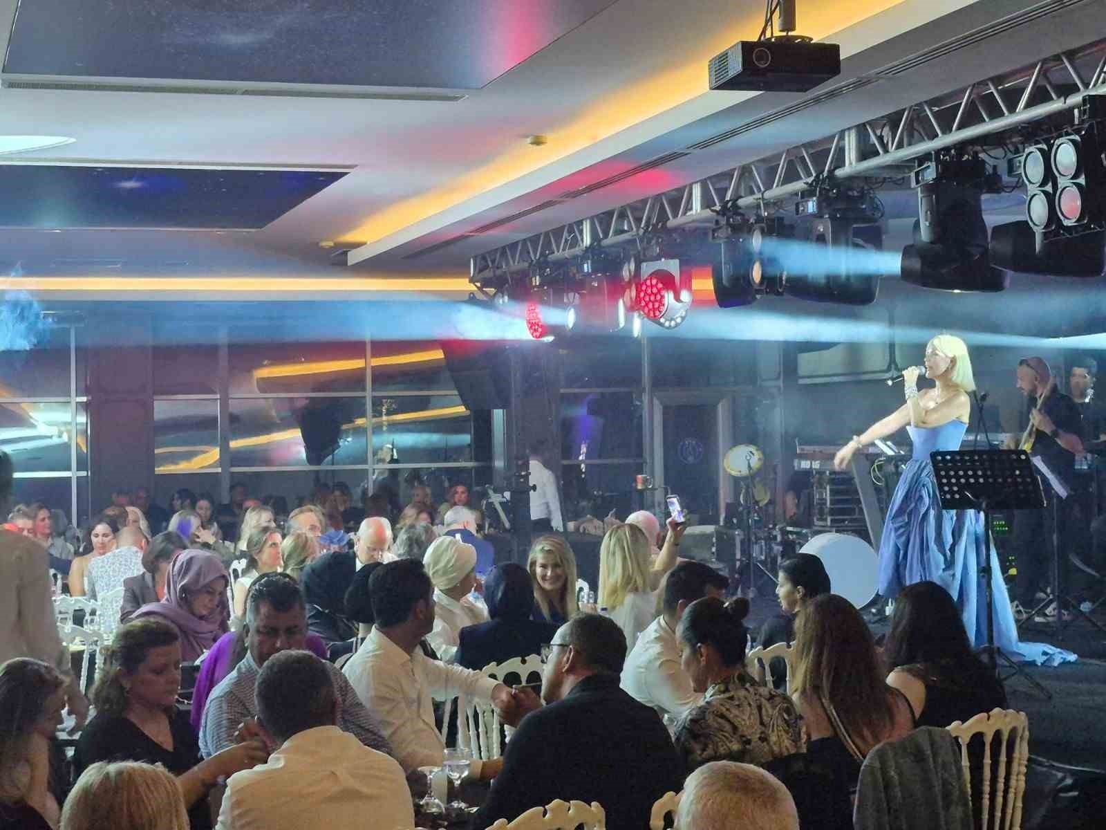 Ferhat Göçer Ve Ömür Gedik’ten Konser
 - Samsun’da sahne alan Ferhat Göçer ve Ömür Gedik, sokak hayvanlarına destek için konser verdi.