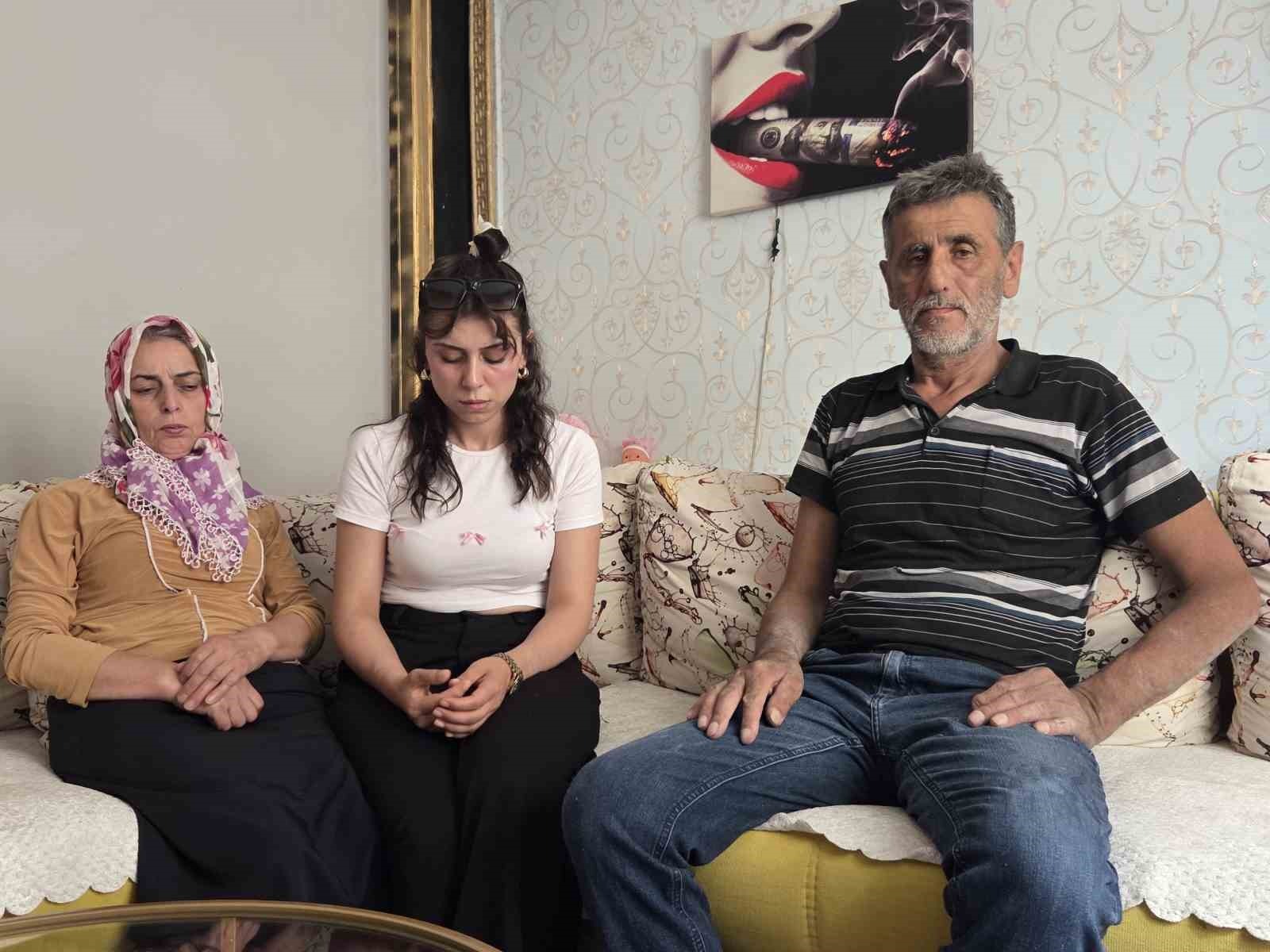 Tebligat İhmali Pahalıya Patladı: BorcuOlmayan Babanın Hesapları Bloke Edildi - Samsun’da yaşayan yüzde 70 engelli vatandaşın, görüşmediği kızının borcu yüzünden tüm mal varlığına bloke konuldu. Duruma itiraz eden baba, CİMER’e de başvurdu. Avukatlar ise İcra ve İflas Kanunu’nun 89. maddesi kapsamında gönderilen tebligatların dikkate alınmaması halinde üçüncü kişilerin de borçtan sorumlu tutulabileceği uyarısında bulundu.