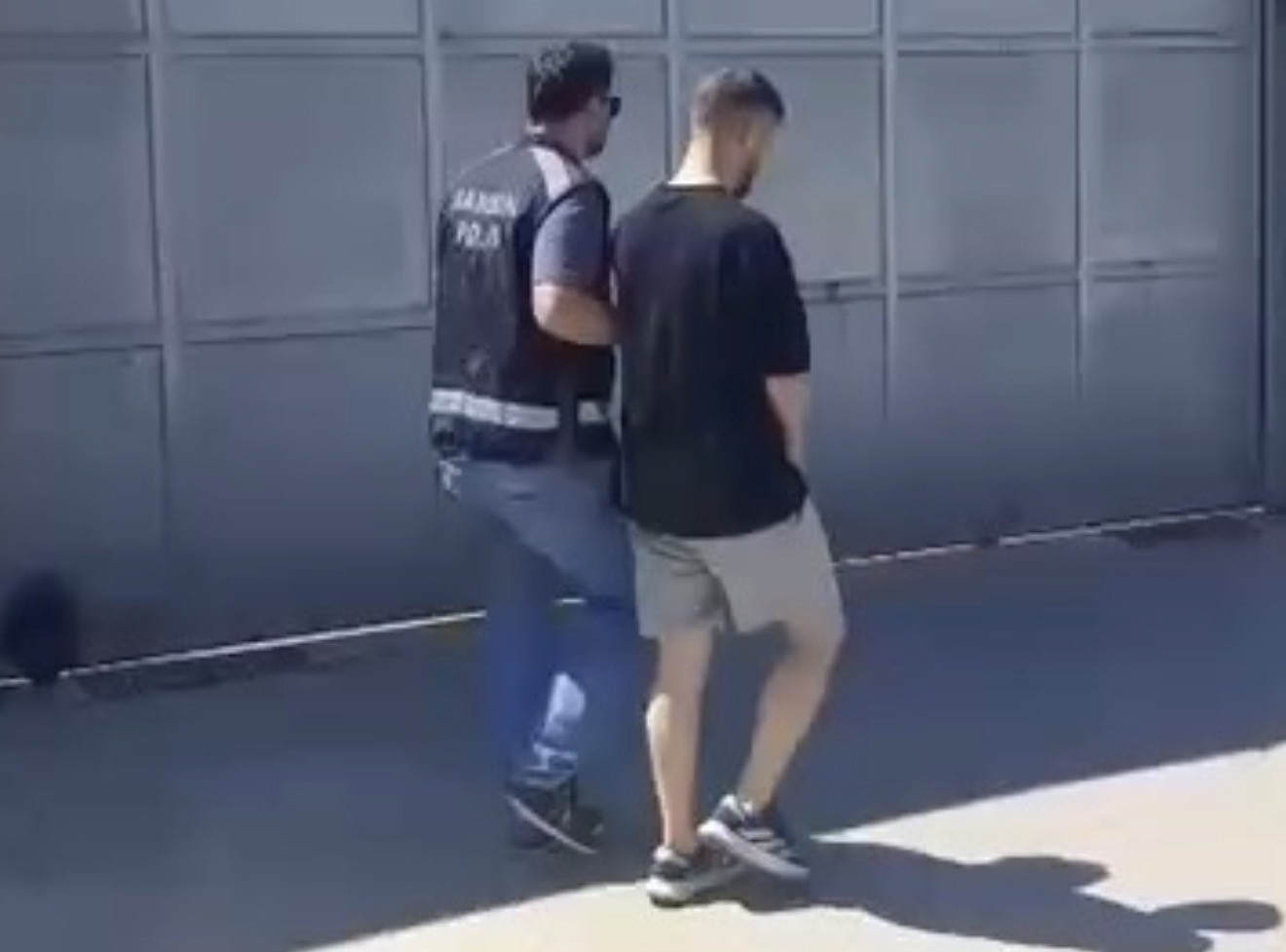Çaldığı Motosiklete 100 Bin Lira Zarar Verdi
 - Samsun’un Atakum ilçesinde ikamet önünden çalınan yaklaşık 200 bin lira değerindeki motosiklet polis ekiplerince bulunurken, hırsızlık şüphelisi tutuklandı.