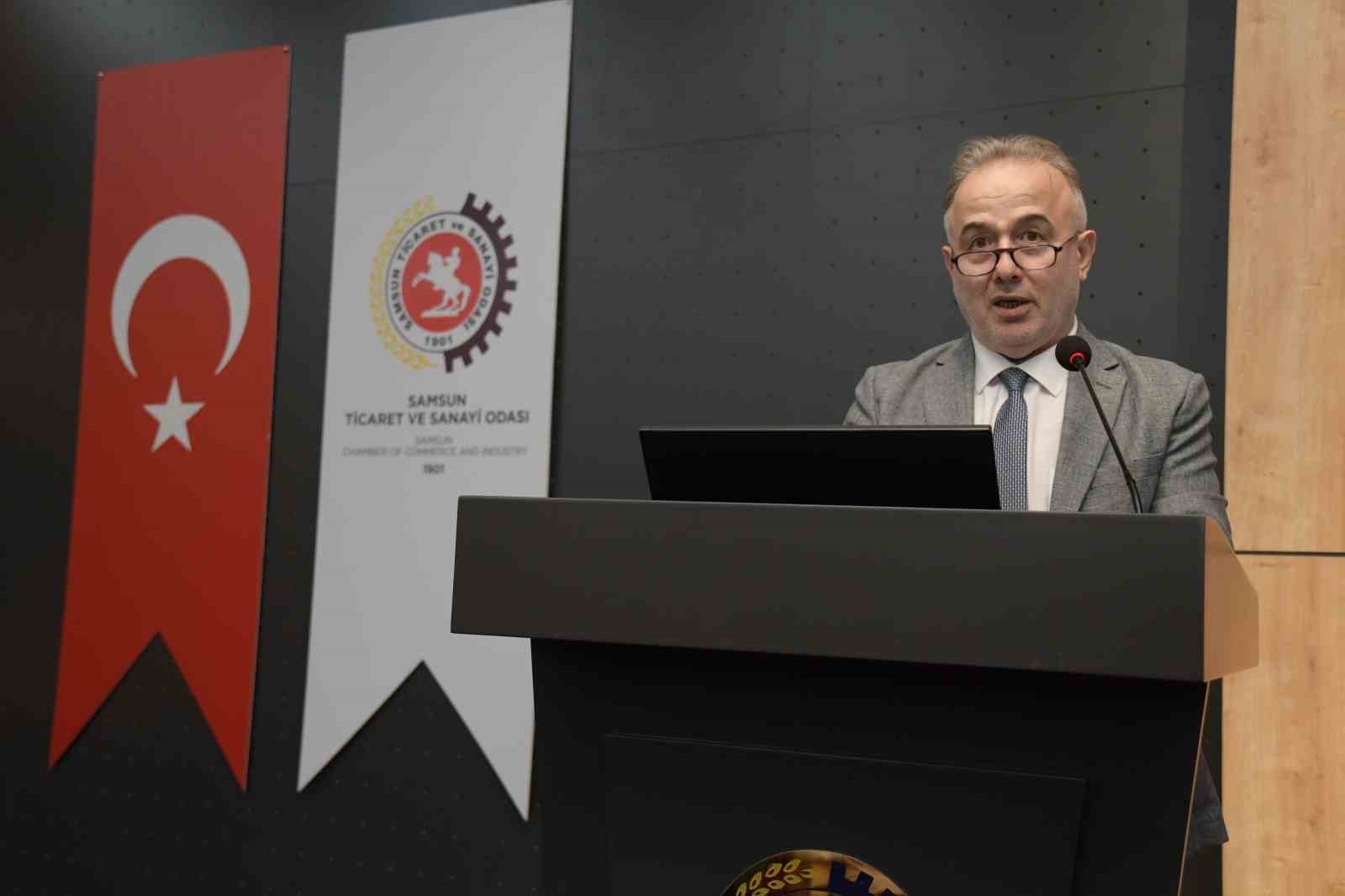 Ab Destekli ProjelerleSamsun’un Uluslararası Konumu Güçleniyor - Samsun Ticaret ve Sanayi Odası (TSO) Yönetim Kurulu Başkan Yardımcısı Süleyman Hızır, Haziran ayı olağan meclis toplantısında yaptığı konuşmada, oda koordinasyonunda sürdürülen AB destekli sürdürülebilirlik, yeşil dönüşüm ve lojistik odaklı uluslararası projelerle üyelerin Avrupa pazarındaki rekabet gücünü artırmayı hedeflediklerini belirterek, çalışmaların aynı zamanda Samsun’un ekonomik gelişimine ve bölgesel kalkınmaya önemli katkılar sunduğunu söyledi. Hızır, "Yürüttüğümüz projelerle hem üyelerimizi geleceğin üretim ve ticaret standartlarına hazırlıyor hem de Samsun’un uluslararası alanda daha güçlü bir konuma gelmesi için çalışıyoruz" dedi.