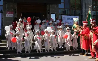 Samsun’da 529 Yıllık Gelenek: Mehteran Coşkusuyla Sünnet Şöleni
