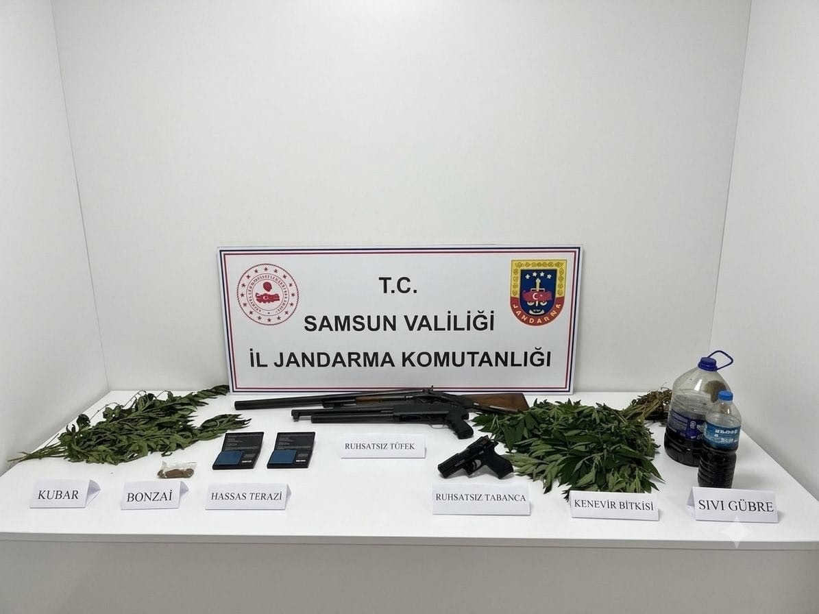 Jandarma Uyuşturucu, SilahVe Kenevir Ele Geçirildi - Samsun’un Bafra ilçesinde jandarma ekiplerinin düzenlediği uyuşturucu operasyonunda uyuşturucu madde, kenevir, silah ve suçta kullanıldığı değerlendirilen malzemeler ele geçirilirken, 1 şüpheli gözaltına alındı.