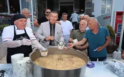 Bafra’da 3 Bin Kişiye Aşure İkramı
