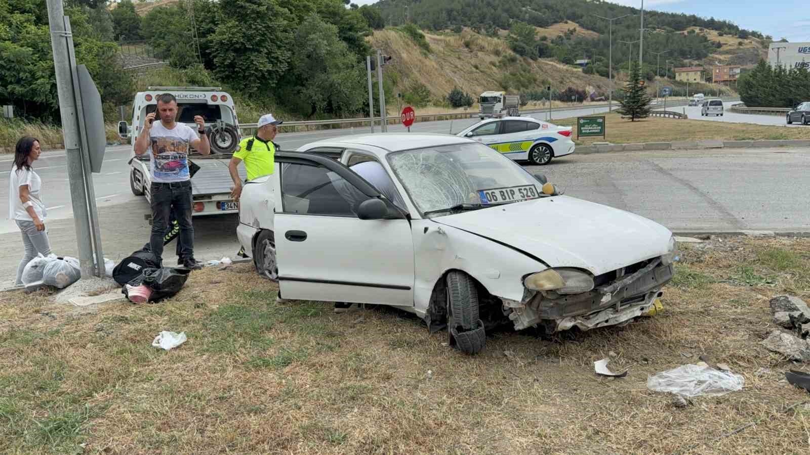Otomobilin Refüje ÇıktığıKaza Maddi Hasarla Atlatıldı - Samsun’un Atakum ilçesinde otomobilin refüje çıktığı kaza maddi hasarla atlatıldı.