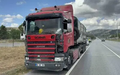 Tırın Çarptığı Dolmuşun Sürücüsü Yaralandı
