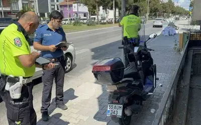 Atakum'da Motosiklet Devrildi: 2 Yaralı
