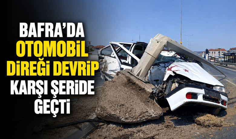 Bafra'da Otomobil DireğiDevirip Karşı Şeride Geçti