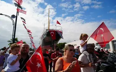 Bandırma Vapuru Karadan Yürütülerek Yeni Yerine Taşındı