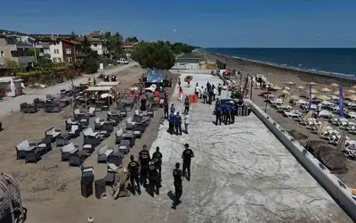 Atakum Sahilinde İşgal Denetimi: Kumsaldaki Masa, Sandalye Ve Şezlonglar Kaldırıldı

