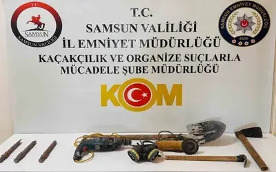 Halı Altındaki Gizli Geçit Kaçak Kazıyı Ortaya Çıkardı
