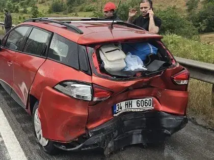 Kavak'ta İki Araç Çarpıştı: 4 Yaralı