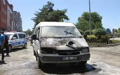 Çarşamba'da Seyir Halindeki Minibüs Yandı