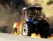 Traktör Alevlere Teslim Oldu
