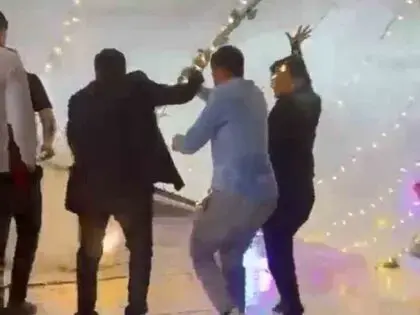 Düğünde Oynayanların Üzerine Tente Devrildi, Eğlence Kısa Aranın Ardından Devam Etti