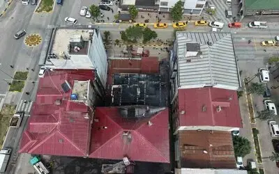 Trabzon’un Araklı İlçesinde 5 Katlı Binada Çıkan Çatı Yangını Söndürüldü