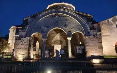 Akşamları Işıklandırılan Ayasofya Ziyaretçileri Hayran Bırakıyor